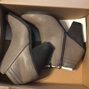 Mia boots. Size 8 1/2 "mushroom color". Grey/TAN